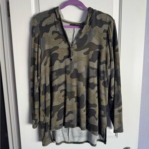 C SIRIANO, very thin poly/rayon, minor wear